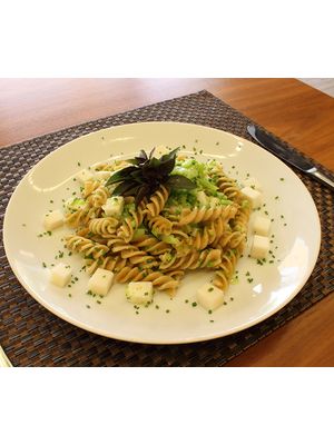 Fusilli Integral com Brócolis e Queijo Feta