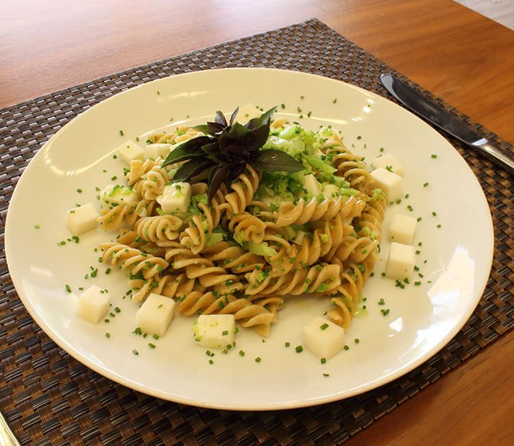 Fusilli-integral-com-brocolis-e-queijo-feta