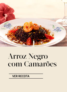 arroz-negro-com-camaroes-e-crispy-de-alho-poro-ao-perfume-de-limao-siciliano