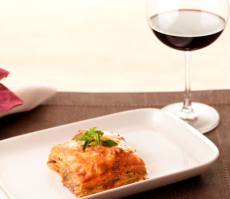 lasanha-de-funghi-creme-de-quatro-queijos-trufado-gratinado-ao-molho-rose