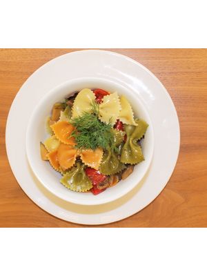Salada de Farfalle Tricolor com Legumes na Brasa