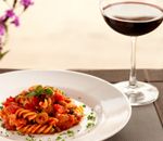 fusilli-divella-com-molho-vermelho-atum-alcaparras-e-azeitonas-verdes