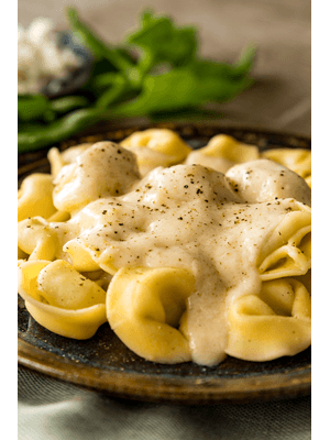 Tortelloni sabor Ricota e Espinafre ao molho branco