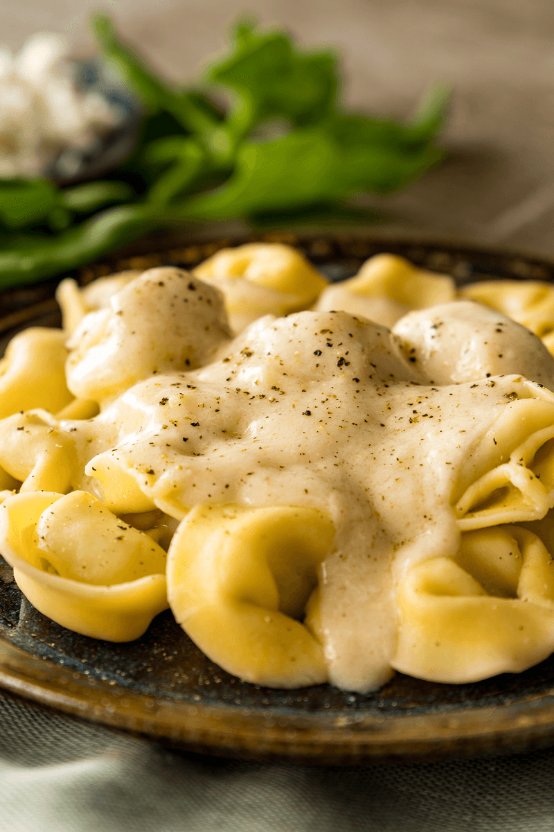 TORTELLONI-RICOTA-E-ESPINAFRE-AO-MOLHO-BRANCO---1000X1500